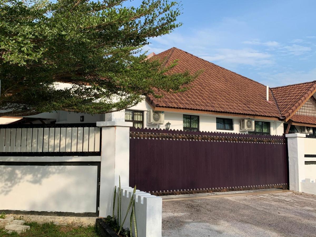 Villaparadise Homestay Batu Pahat Exterior photo
