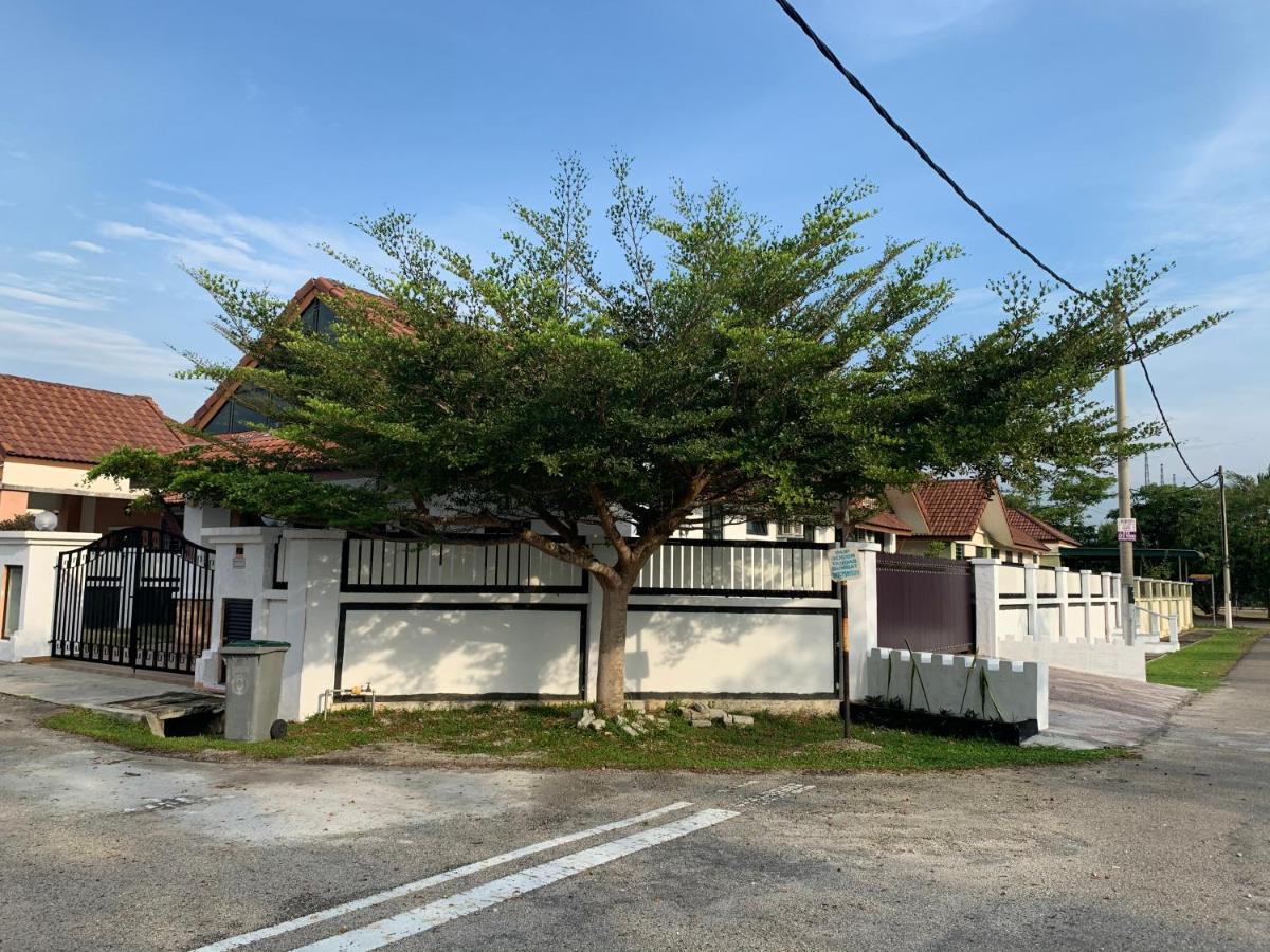 Villaparadise Homestay Batu Pahat Exterior photo