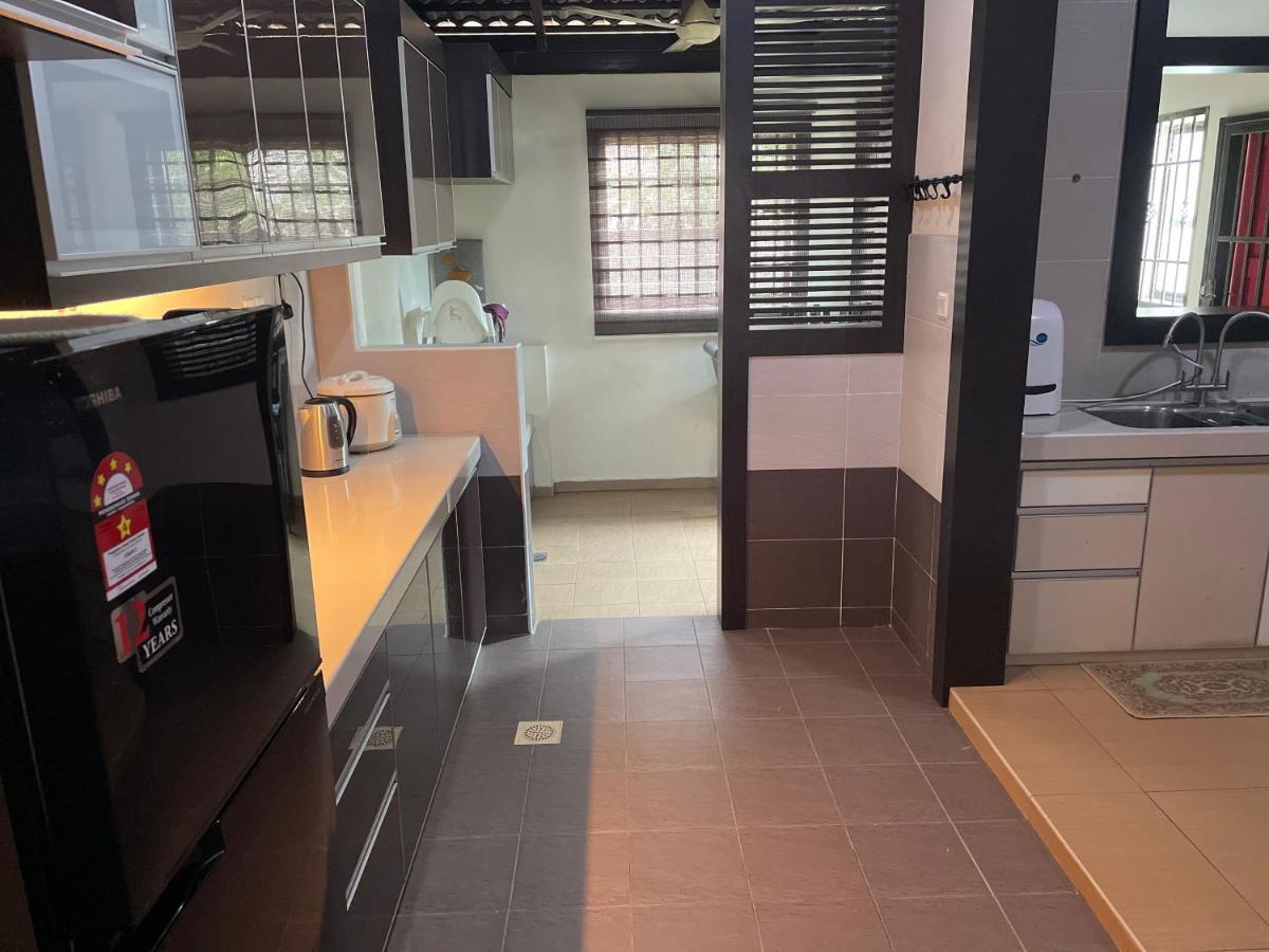 Villaparadise Homestay Batu Pahat Exterior photo